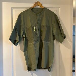 Used Lululemon Men’s Water-Repellent Hiking Short-Sleeve Shirt